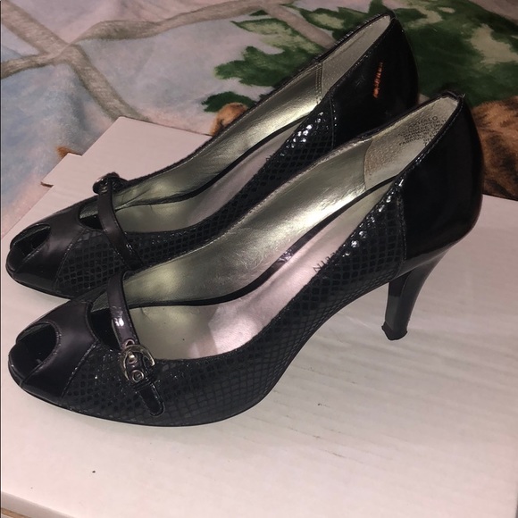 Anne Klein shoes. Heels - Picture 1 of 9